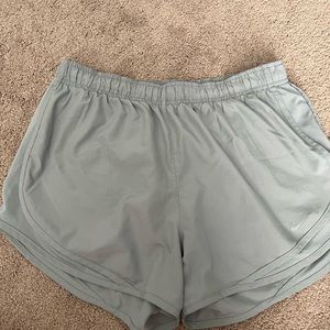 Nike/Light Gray/Large